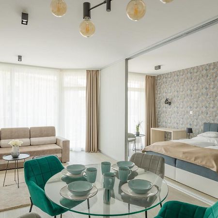 Parizs Garden Apartments เดเบรตเซน ภายนอก รูปภาพ