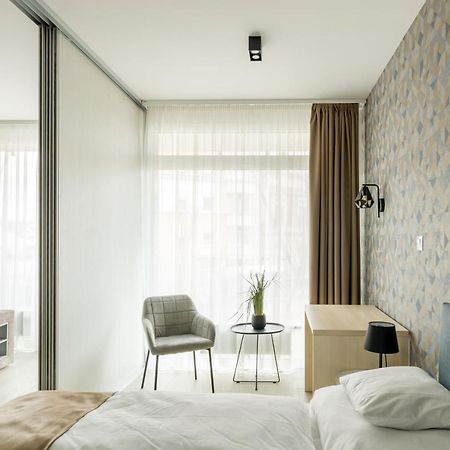 Parizs Garden Apartments เดเบรตเซน ภายนอก รูปภาพ