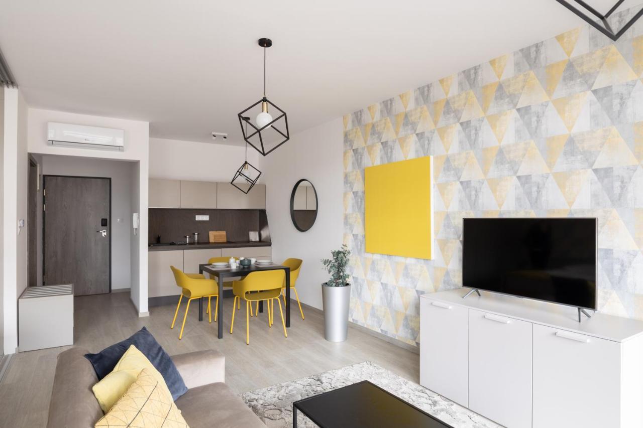 Parizs Garden Apartments เดเบรตเซน ภายนอก รูปภาพ