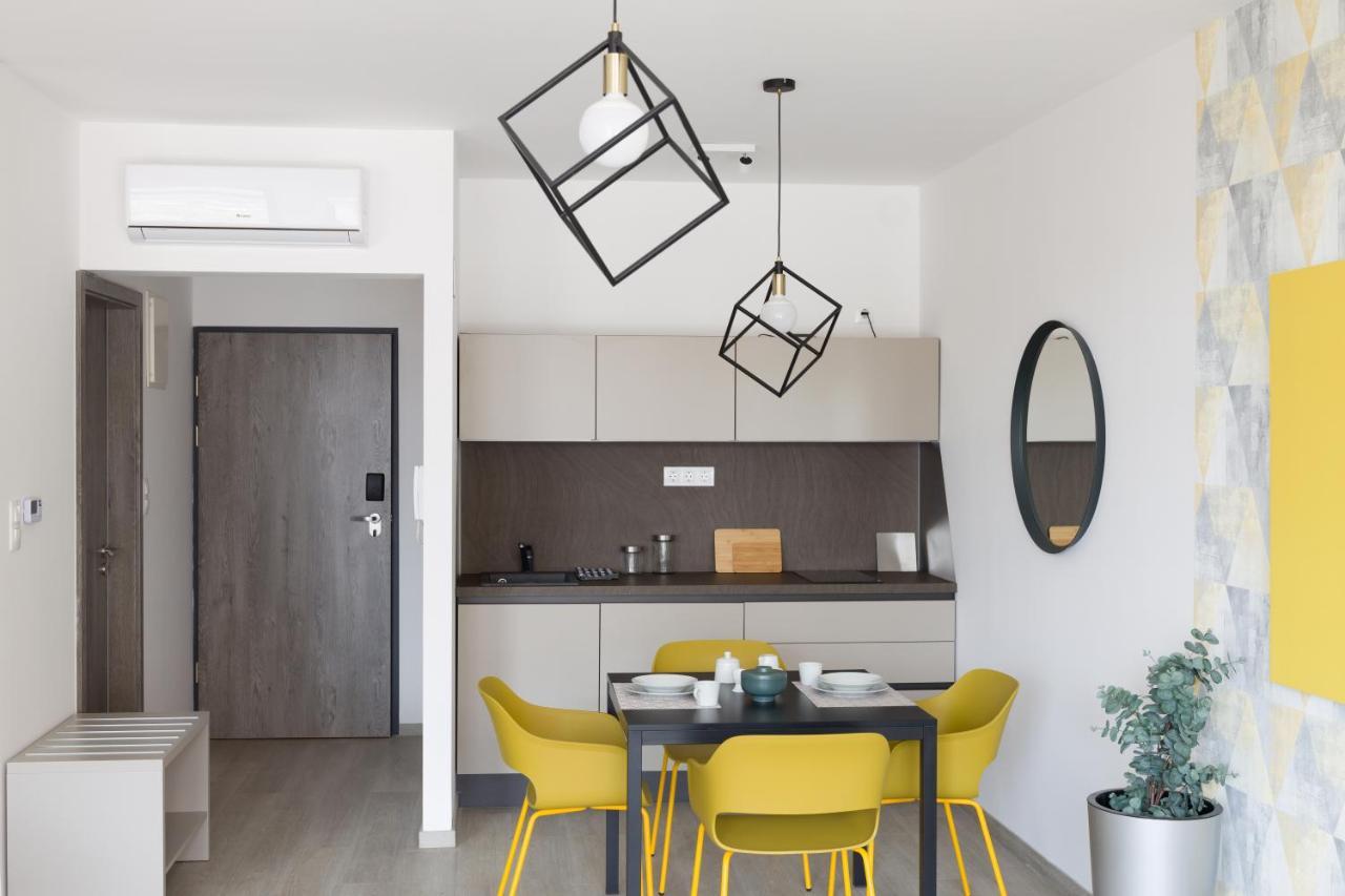 Parizs Garden Apartments เดเบรตเซน ภายนอก รูปภาพ