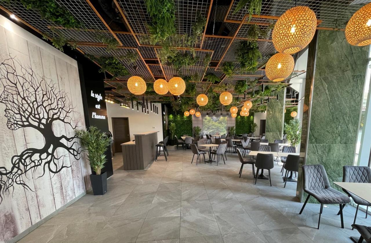 Parizs Garden Apartments เดเบรตเซน ภายนอก รูปภาพ