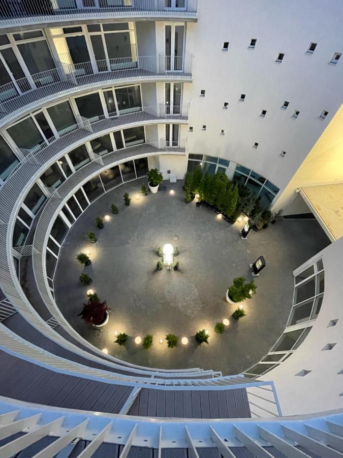 Parizs Garden Apartments เดเบรตเซน ภายนอก รูปภาพ