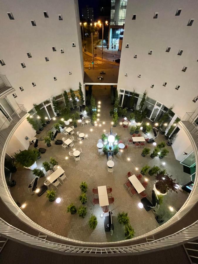 Parizs Garden Apartments เดเบรตเซน ภายนอก รูปภาพ