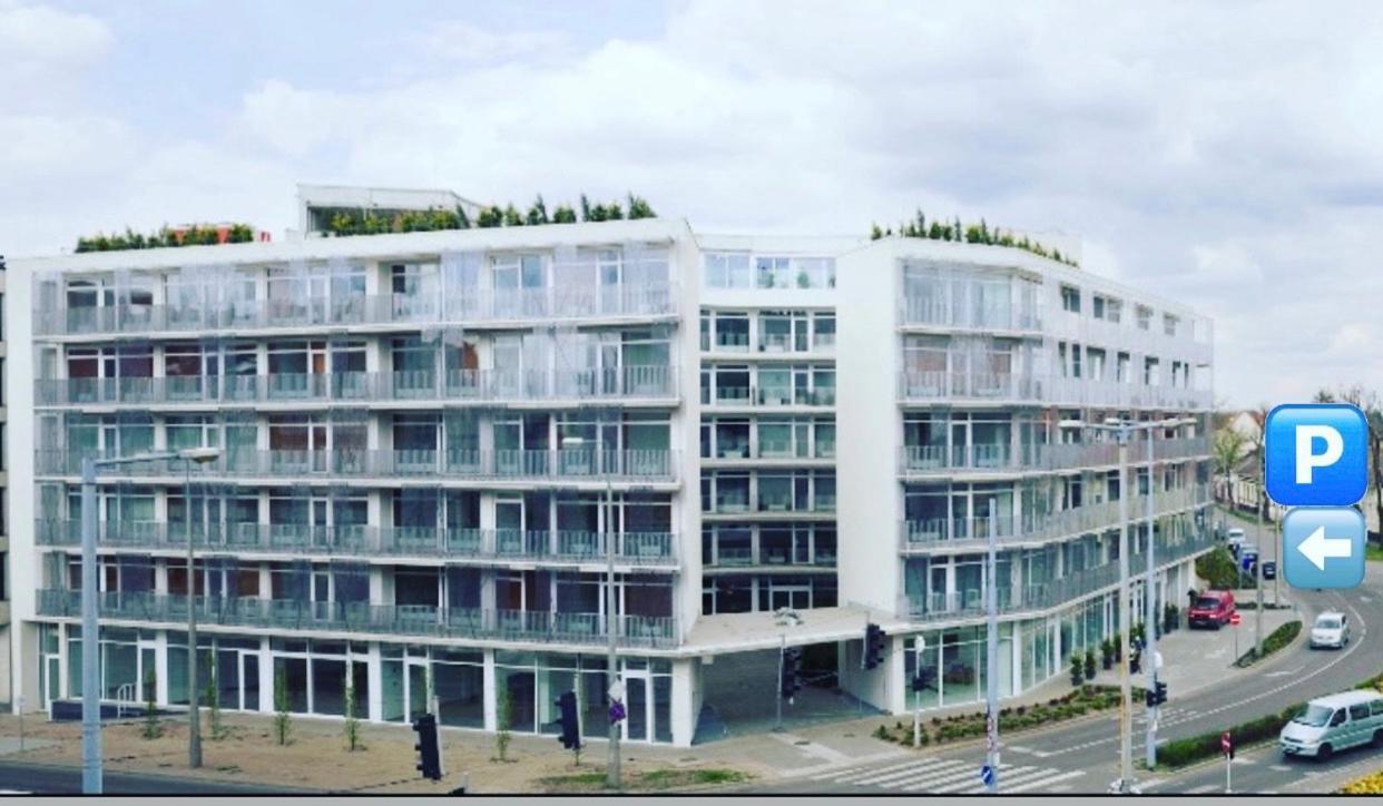 Parizs Garden Apartments เดเบรตเซน ภายนอก รูปภาพ