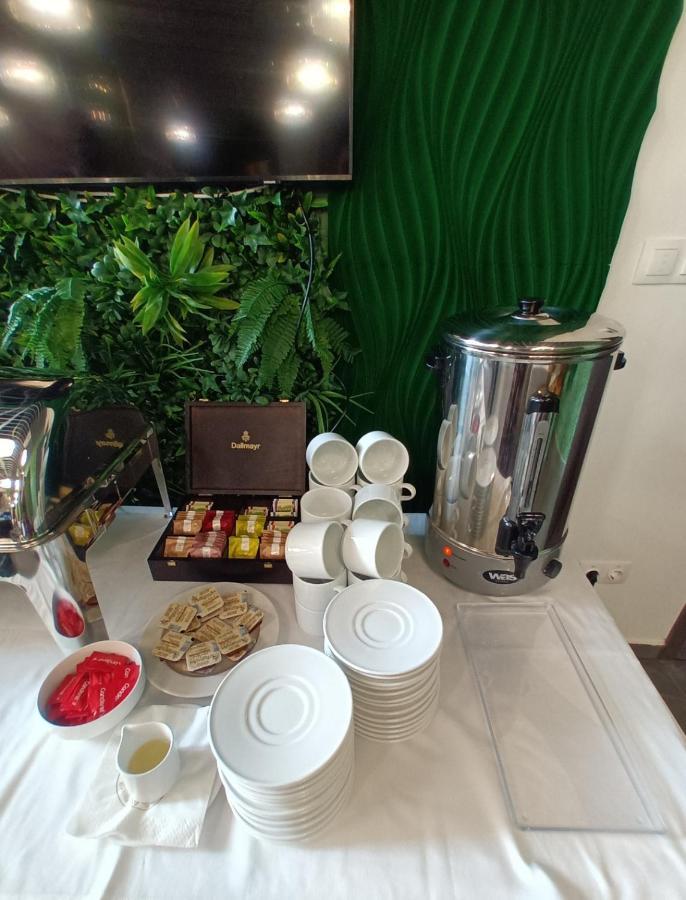Parizs Garden Apartments เดเบรตเซน ภายนอก รูปภาพ