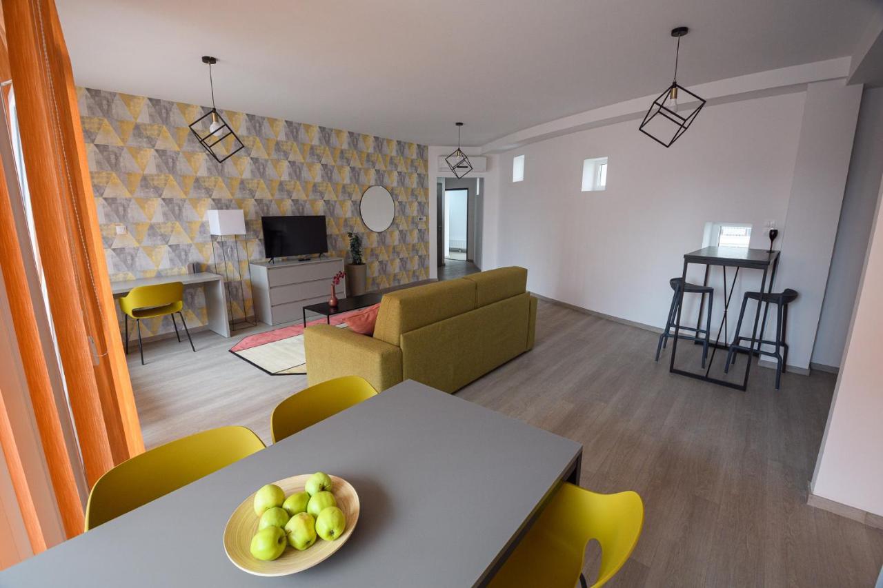 Parizs Garden Apartments เดเบรตเซน ภายนอก รูปภาพ